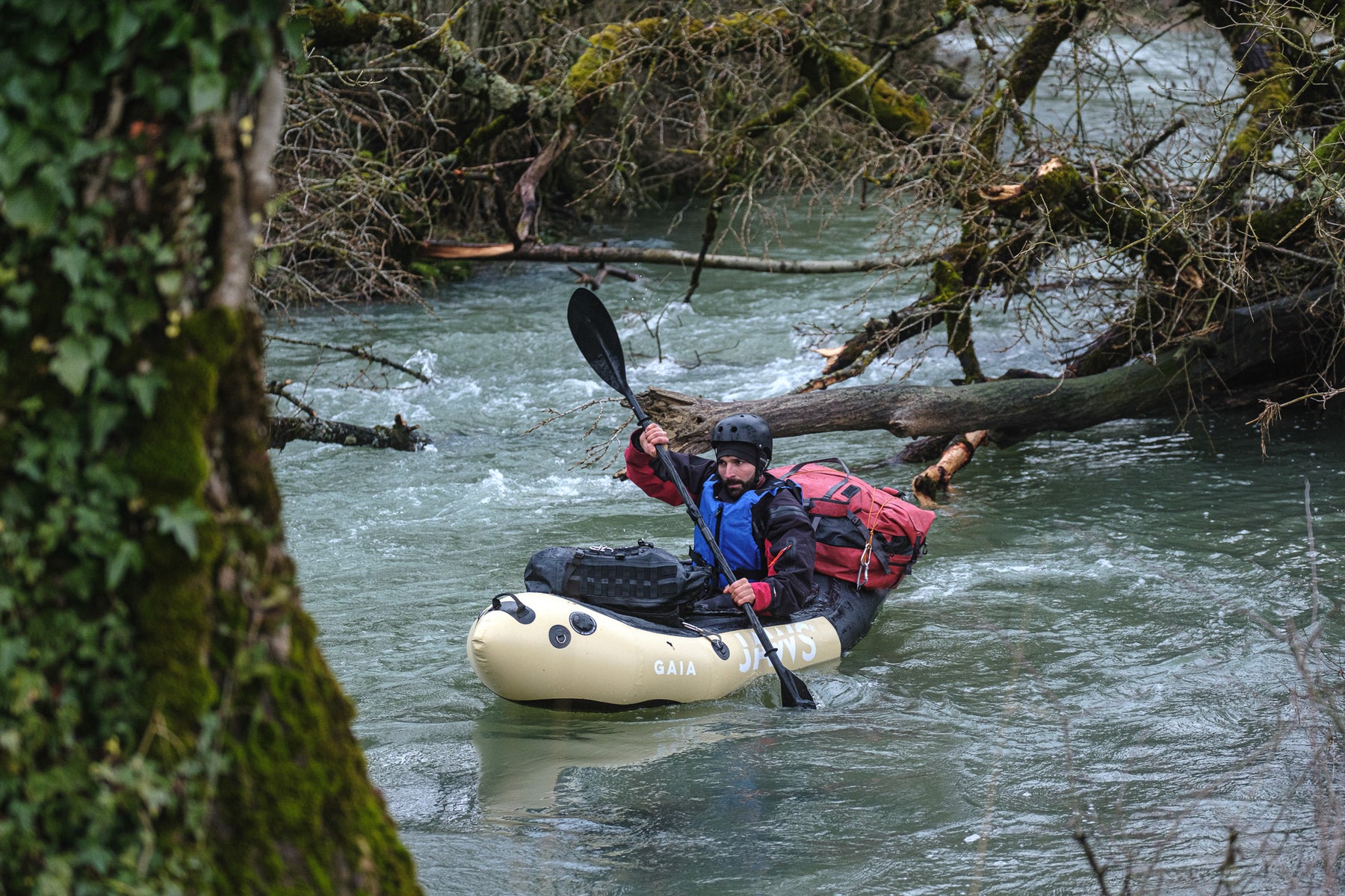 A Winter Descent Between Obstacles and Wonder